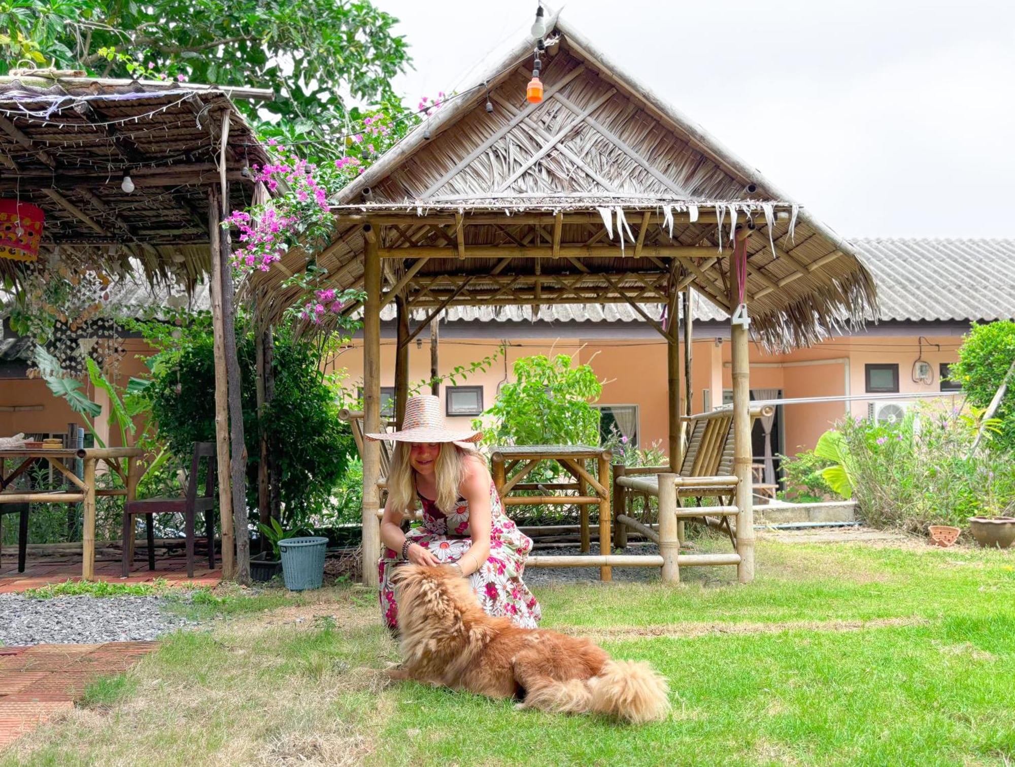 Bed and Breakfast Les Fleurs House à Khao Lak Extérieur photo